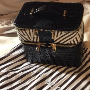 Henri Bendel brand new cosmetic travel bag